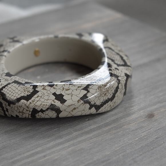 Vintage KJL Kenneth Jay Lane Bangle Bracelet Chunky Snakeskin Black White 1980s - Picture 7 of 12